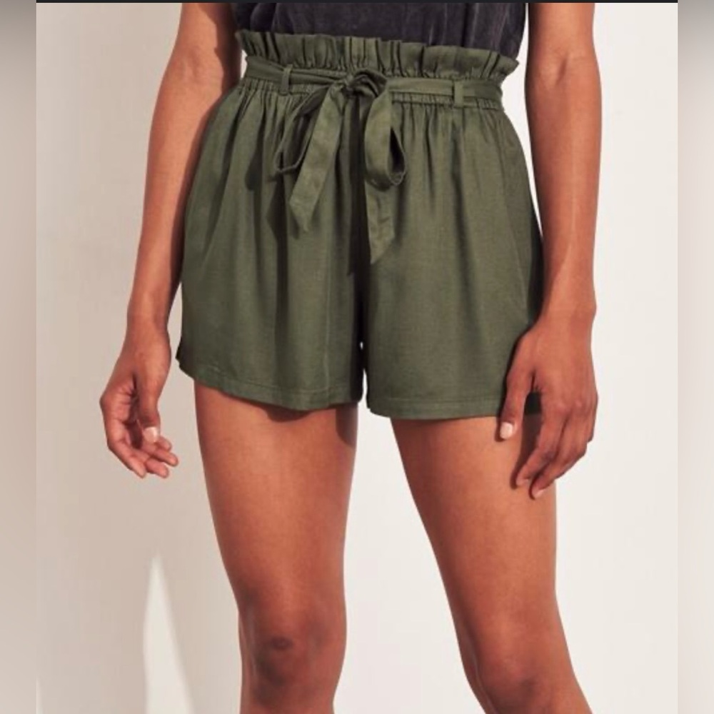 Hollister High-Rise Paper Bag Olive Green Shorts